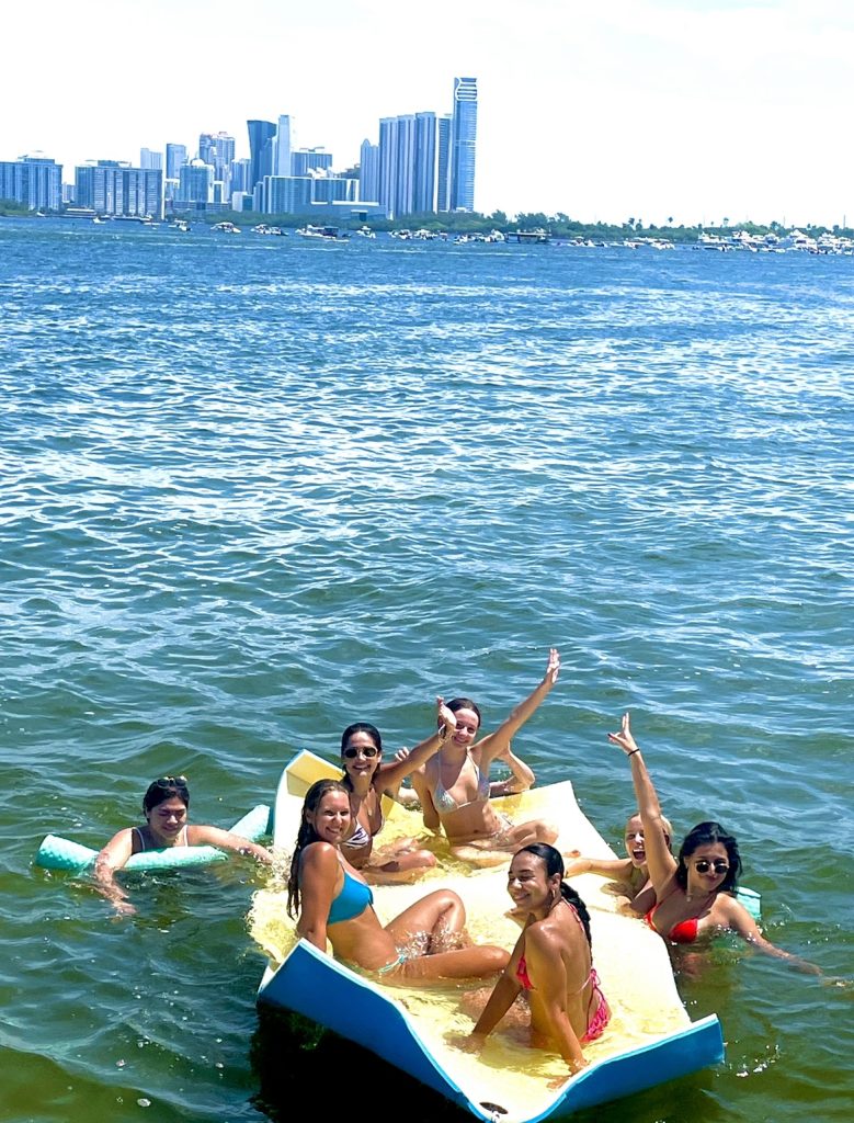Enjoy Miami Sanbars with the Best Boats for Rent