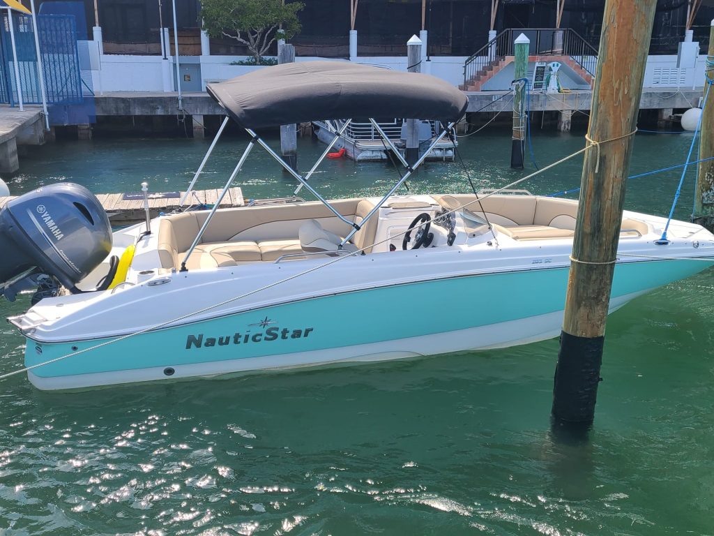 Boat Rental with Captain on - LILOU 21 Ft Miami Boat